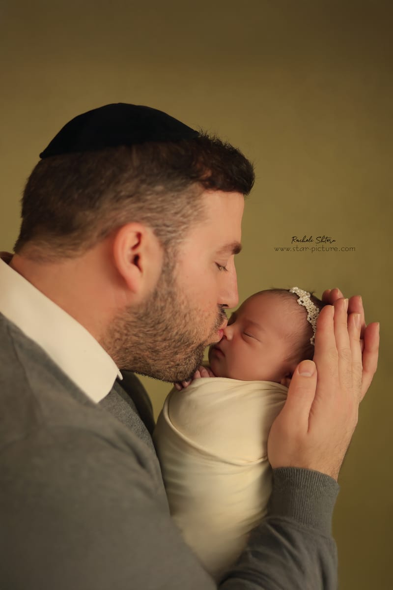 ניו בורן עם אחים והורים