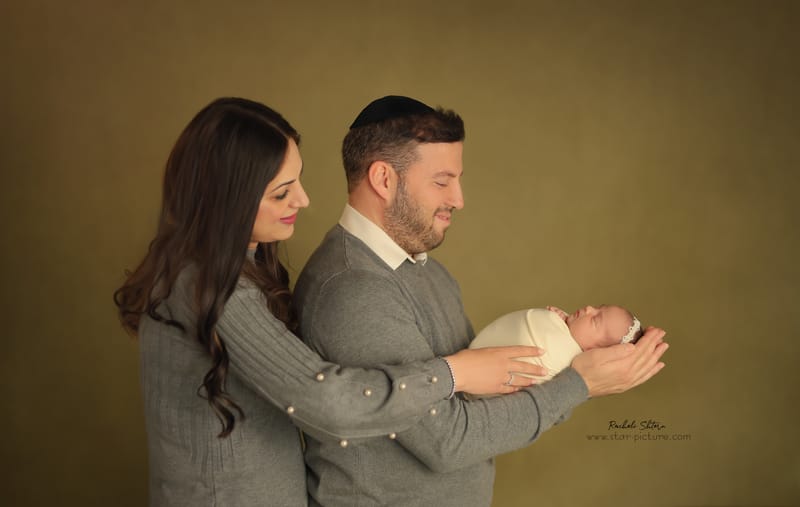 ניו בורן עם אחים והורים