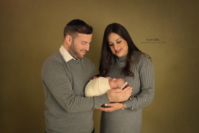 ניו בורן עם אחים והורים