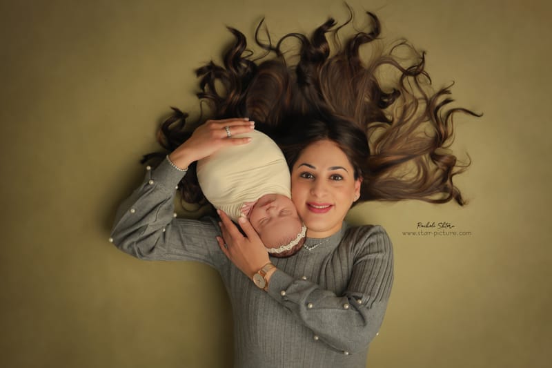 ניו בורן עם אחים והורים