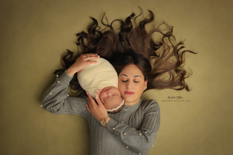 ניו בורן עם אחים והורים