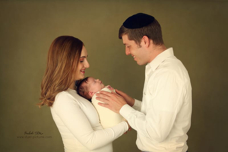 ניו בורן עם אחים והורים