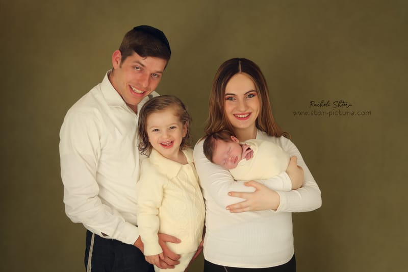 ניו בורן עם אחים והורים