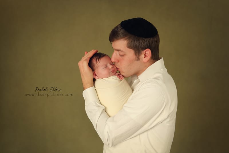 ניו בורן עם אחים והורים