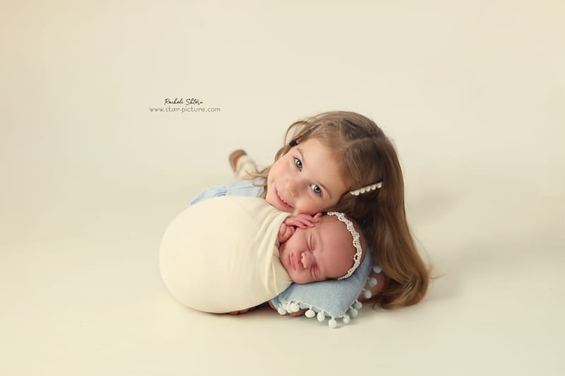 ניו בורן עם אחים והורים