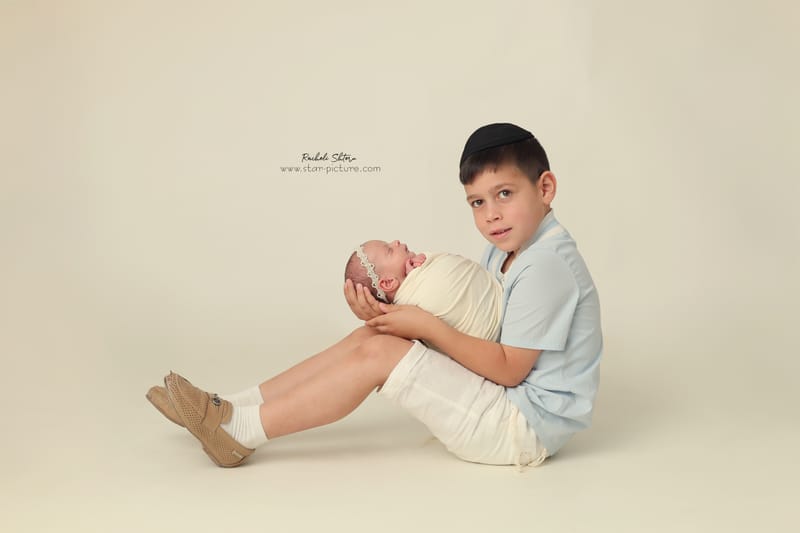 ניו בורן עם אחים והורים