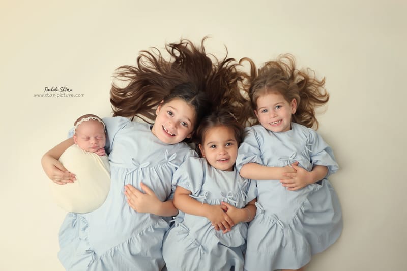 ניו בורן עם אחים והורים