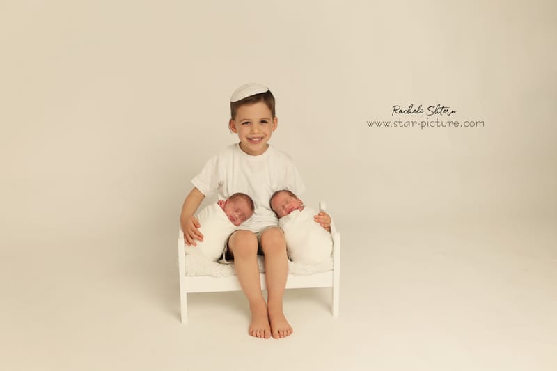 ניו בורן עם אחים והורים