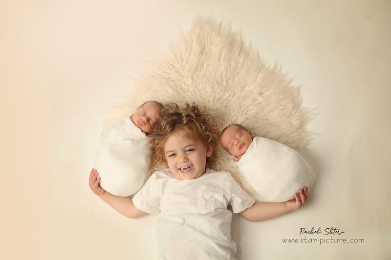 ניו בורן עם אחים והורים