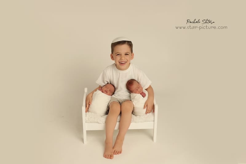 ניו בורן עם אחים והורים