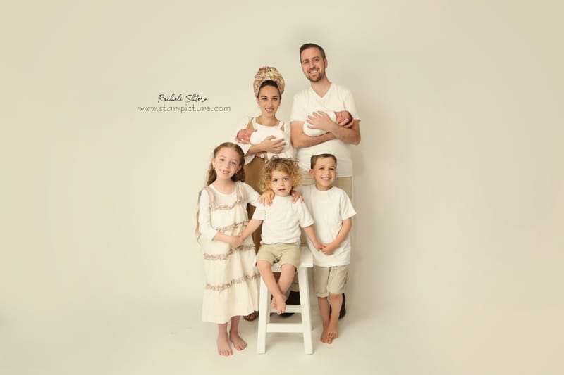 ניו בורן עם אחים והורים