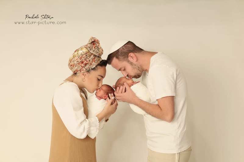 ניו בורן עם אחים והורים