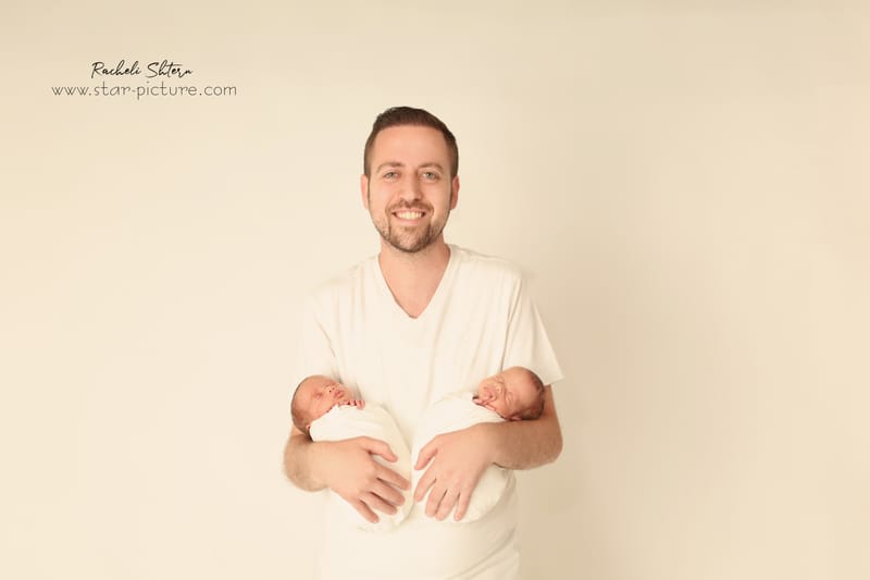 ניו בורן עם אחים והורים