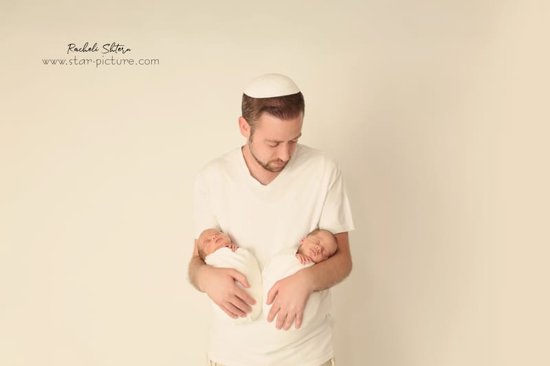 ניו בורן עם אחים והורים