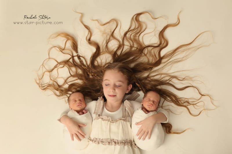 ניו בורן עם אחים והורים