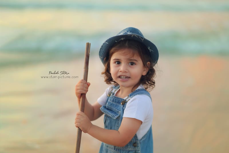 הטוהר הזה של הבונבון שבגזירת תלתל נהיה גבר קטן