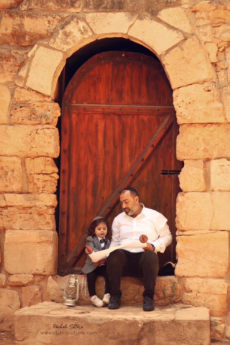 הטוהר הזה של הבונבון שבגזירת תלתל נהיה גבר קטן