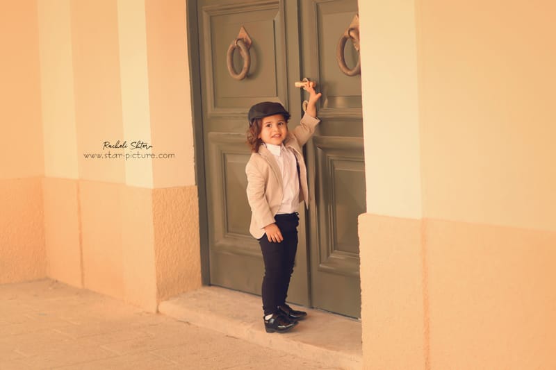 הטוהר הזה של הבונבון שבגזירת תלתל נהיה גבר קטן