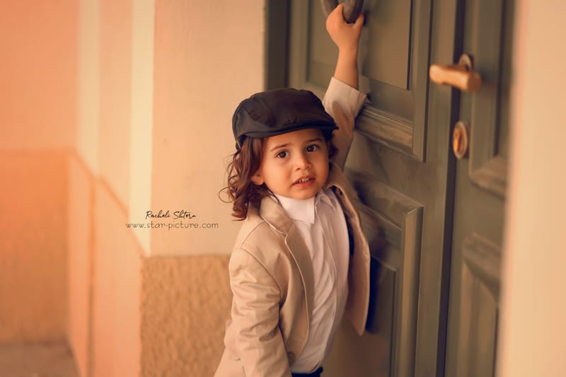 הטוהר הזה של הבונבון שבגזירת תלתל נהיה גבר קטן