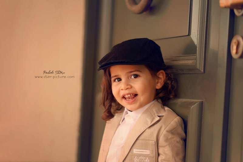 הטוהר הזה של הבונבון שבגזירת תלתל נהיה גבר קטן