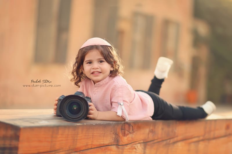 הטוהר הזה של הבונבון שבגזירת תלתל נהיה גבר קטן