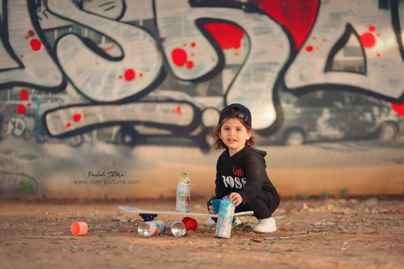 הטוהר הזה של הבונבון שבגזירת תלתל נהיה גבר קטן