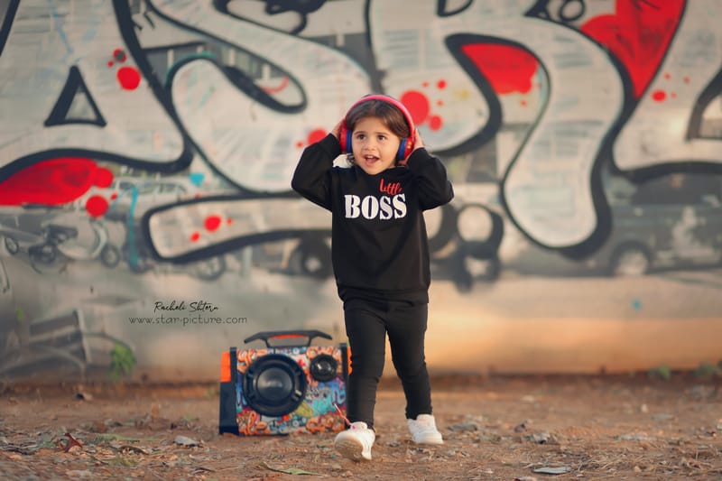 הטוהר הזה של הבונבון שבגזירת תלתל נהיה גבר קטן