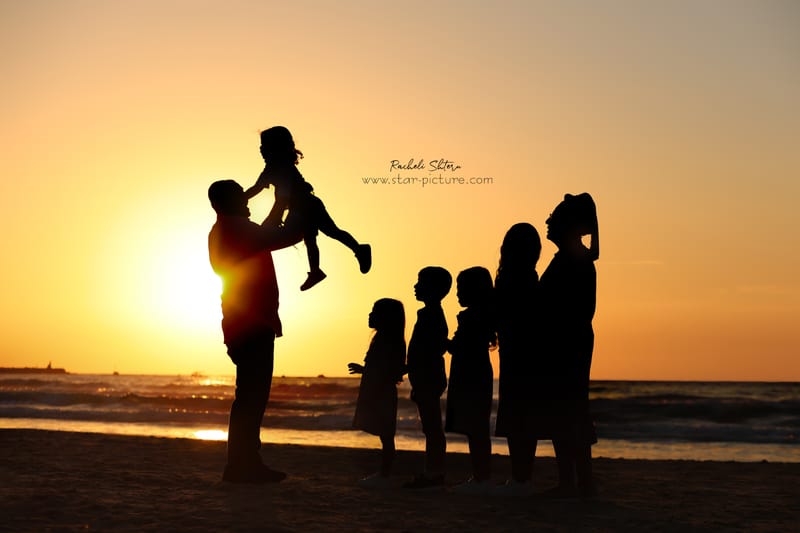 הטוהר הזה של הבונבון שבגזירת תלתל נהיה גבר קטן