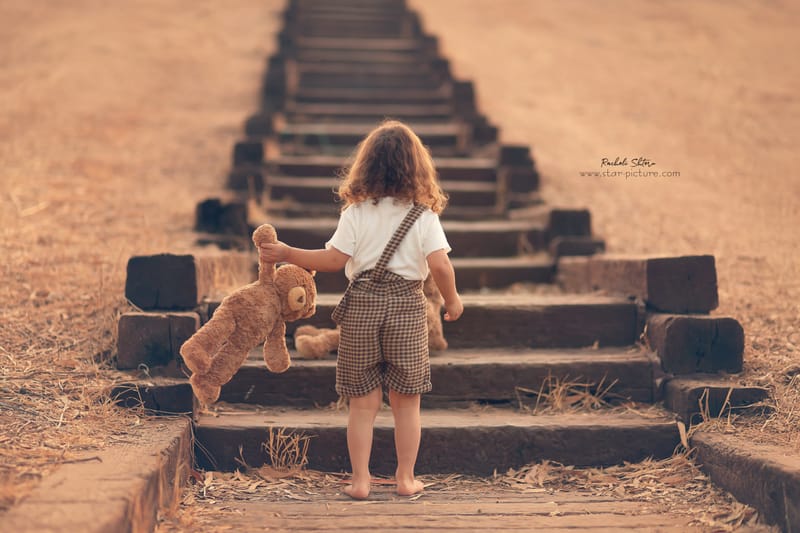 הטוהר הזה של הבונבון שבגזירת תלתל נהיה גבר קטן