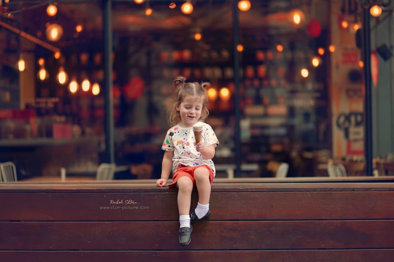 הטוהר הזה של הבונבון שבגזירת תלתל נהיה גבר קטן