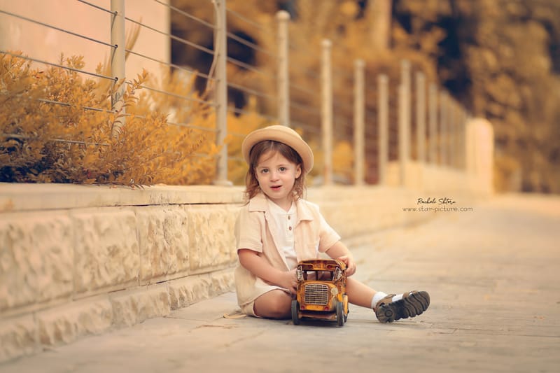 הטוהר הזה של הבונבון שבגזירת תלתל נהיה גבר קטן