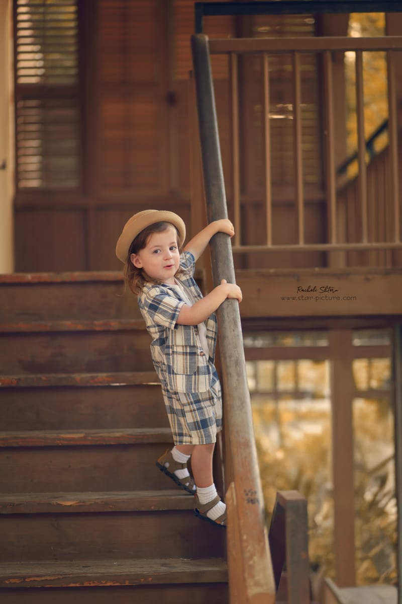 הטוהר הזה של הבונבון שבגזירת תלתל נהיה גבר קטן