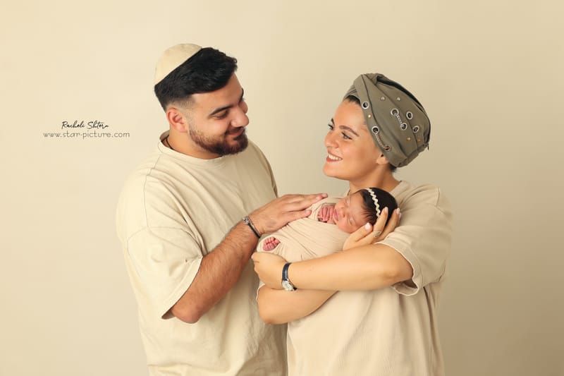 ניו בורן עם אחים והורים