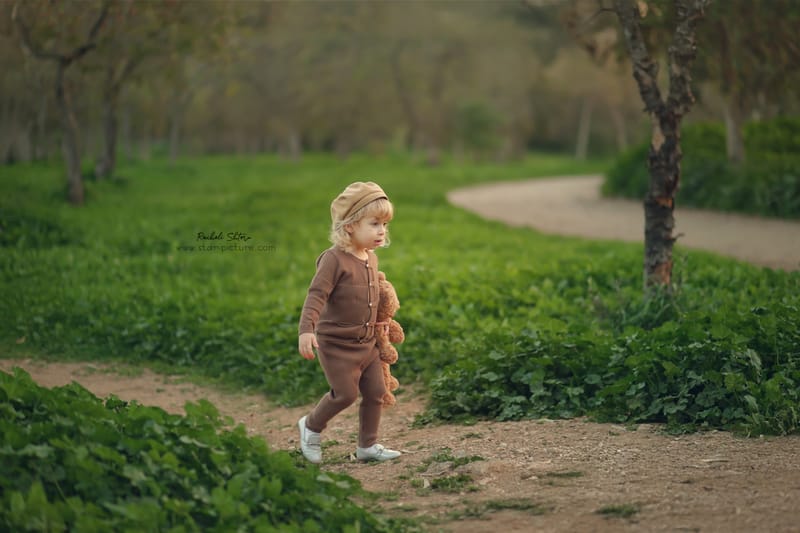 הטוהר הזה של הבונבון שבגזירת תלתל נהיה גבר קטן