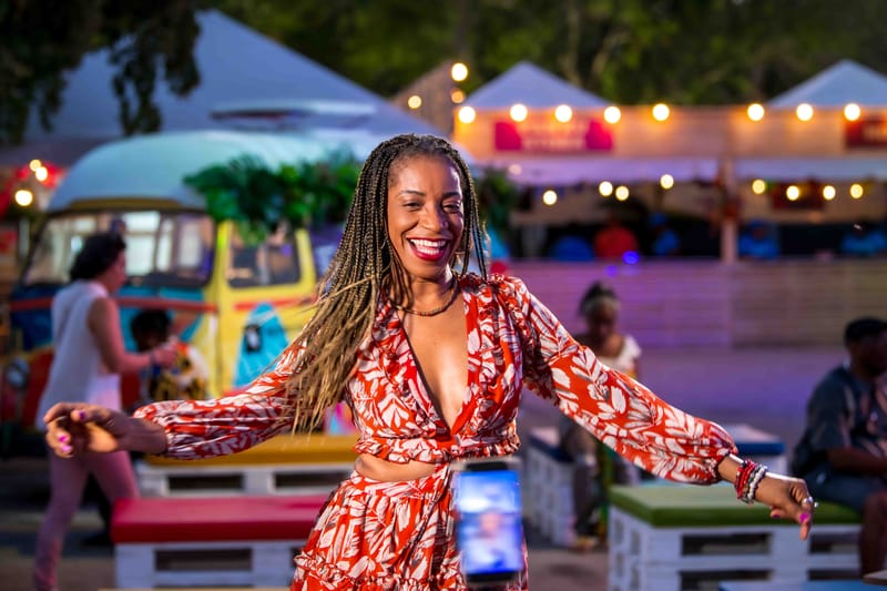 WAVE7 Creatives frames the rhythm of Curaçao