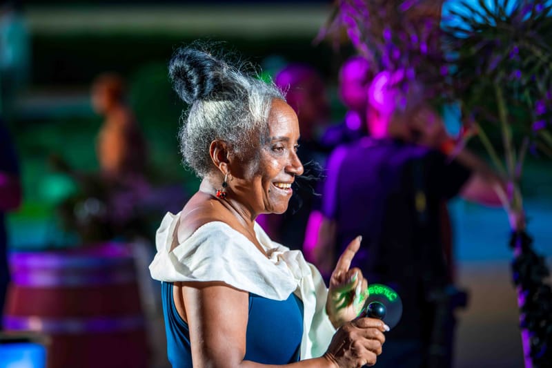 WAVE7 Creatives frames the rhythm of Curaçao