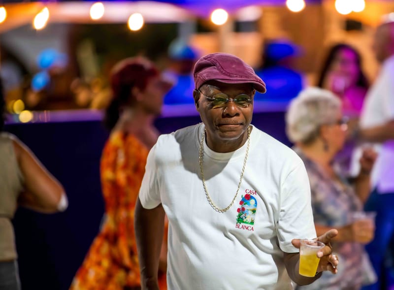 WAVE7 Creatives frames the rhythm of Curaçao