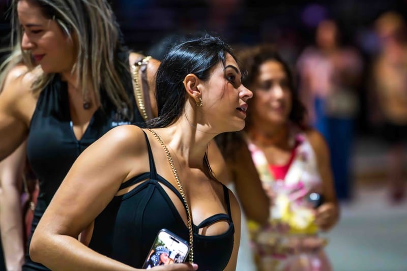 WAVE7 Creatives frames the rhythm of Curaçao