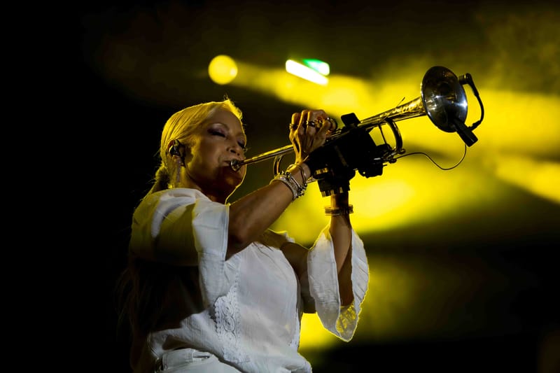 WAVE7 Creatives frames the rhythm of Curaçao