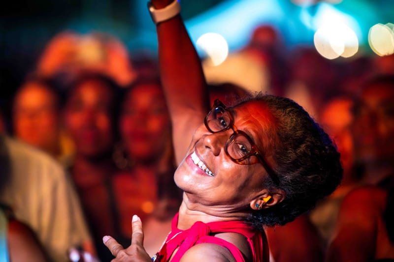 WAVE7 Creatives frames the rhythm of Curaçao