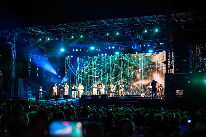 WAVE7 Creatives frames the rhythm of Curaçao