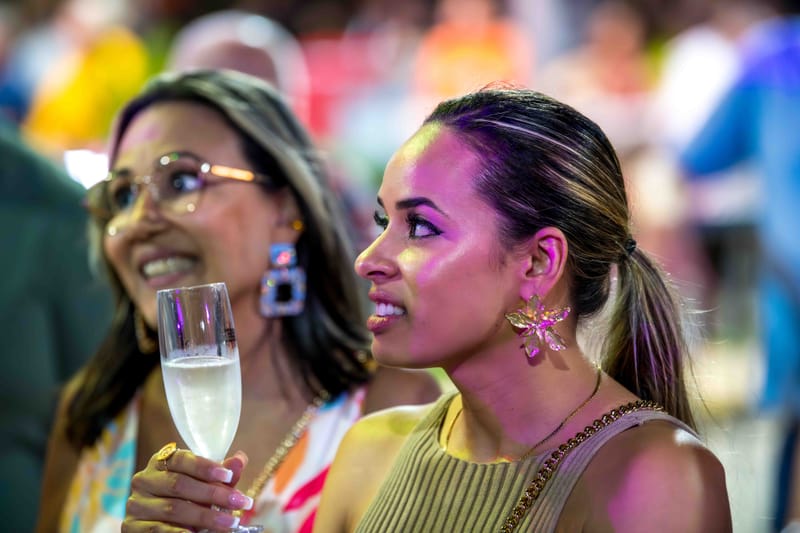 WAVE7 Creatives frames the rhythm of Curaçao