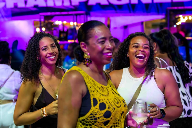 WAVE7 Creatives frames the rhythm of Curaçao