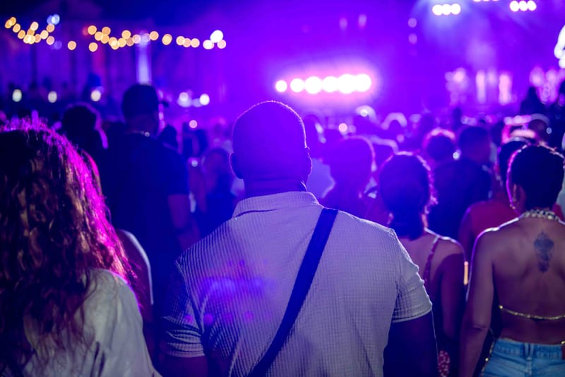 WAVE7 Creatives frames the rhythm of Curaçao