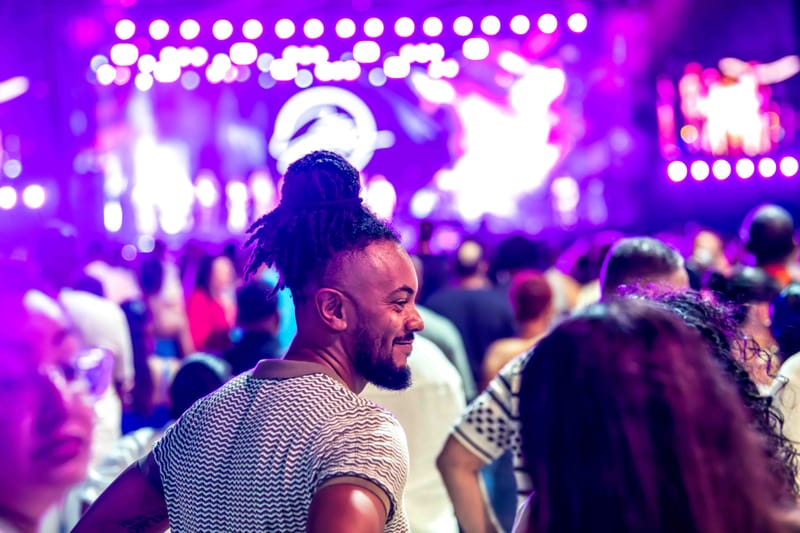 WAVE7 Creatives frames the rhythm of Curaçao