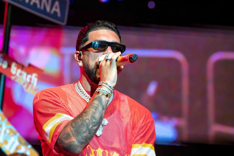 WAVE7 Creatives frames the rhythm of Curaçao