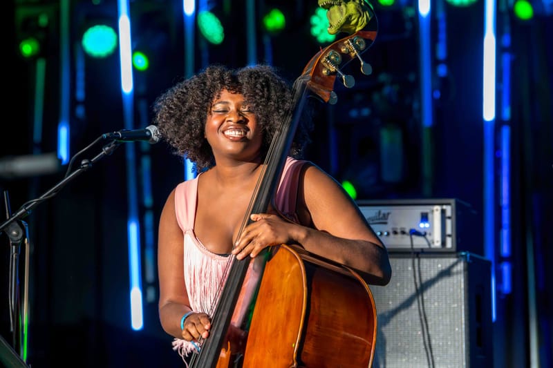 WAVE7 Creatives frames the rhythm of Curaçao