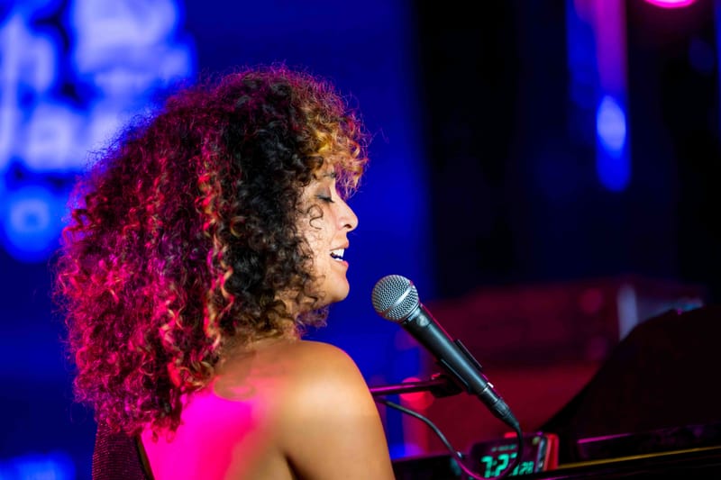 WAVE7 Creatives frames the rhythm of Curaçao