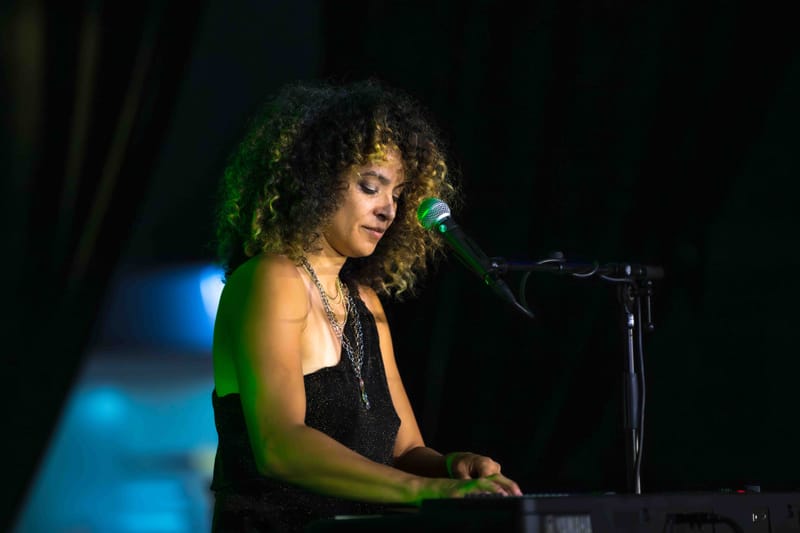 WAVE7 Creatives frames the rhythm of Curaçao