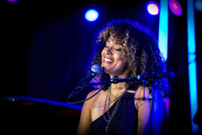 WAVE7 Creatives frames the rhythm of Curaçao